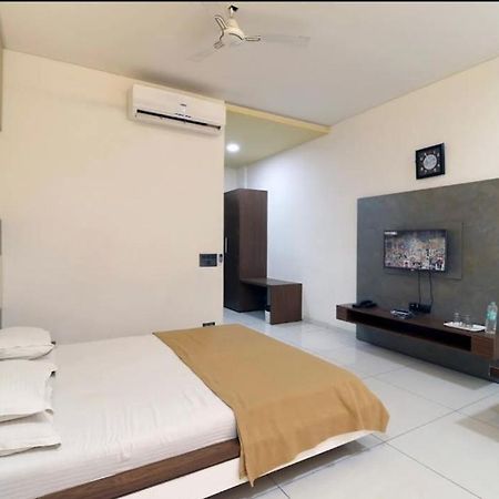 Leuba Patell Samaz Hotel Dwarka  Exterior photo