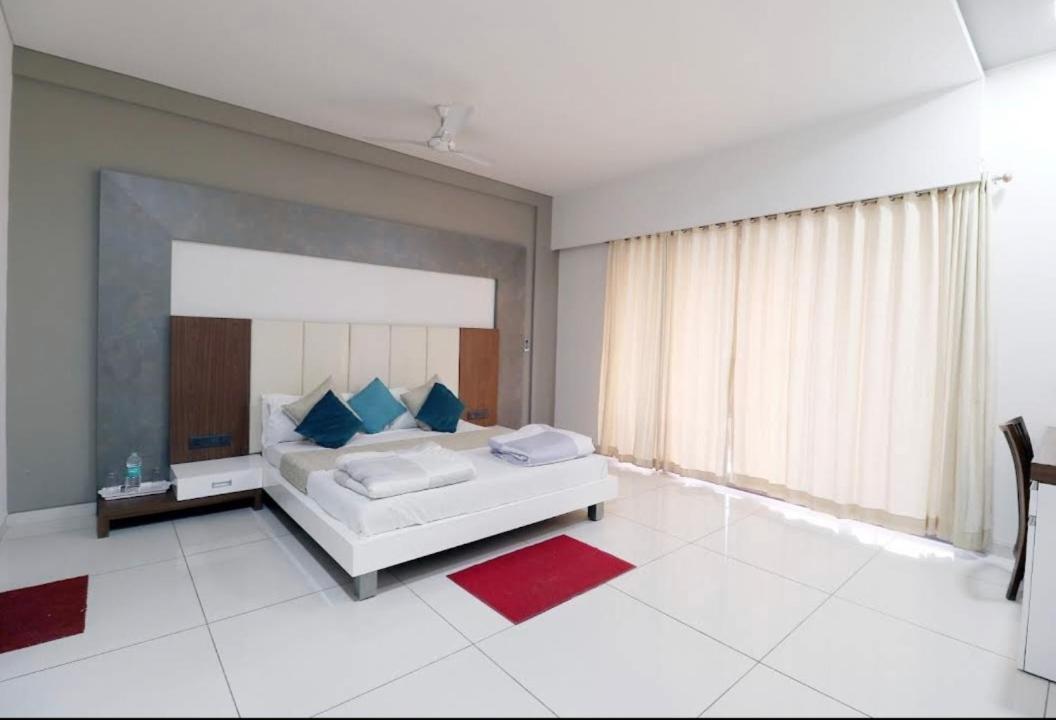 Leuba Patell Samaz Hotel Dwarka  Exterior photo