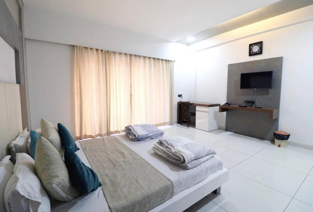 Leuba Patell Samaz Hotel Dwarka  Exterior photo